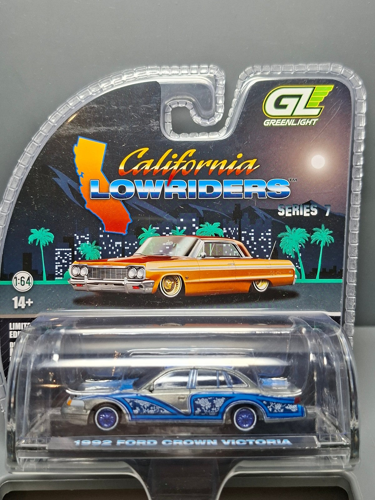 Greenlight Chase Rw 2025 California lowriders 1992 Ford crown victoria (NG83)