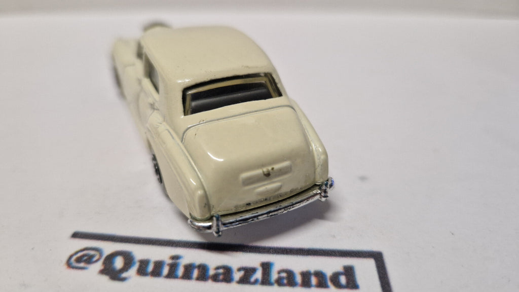Matchbox 1982 mainline  Rolls royce silver cloud II version crème   (A06)