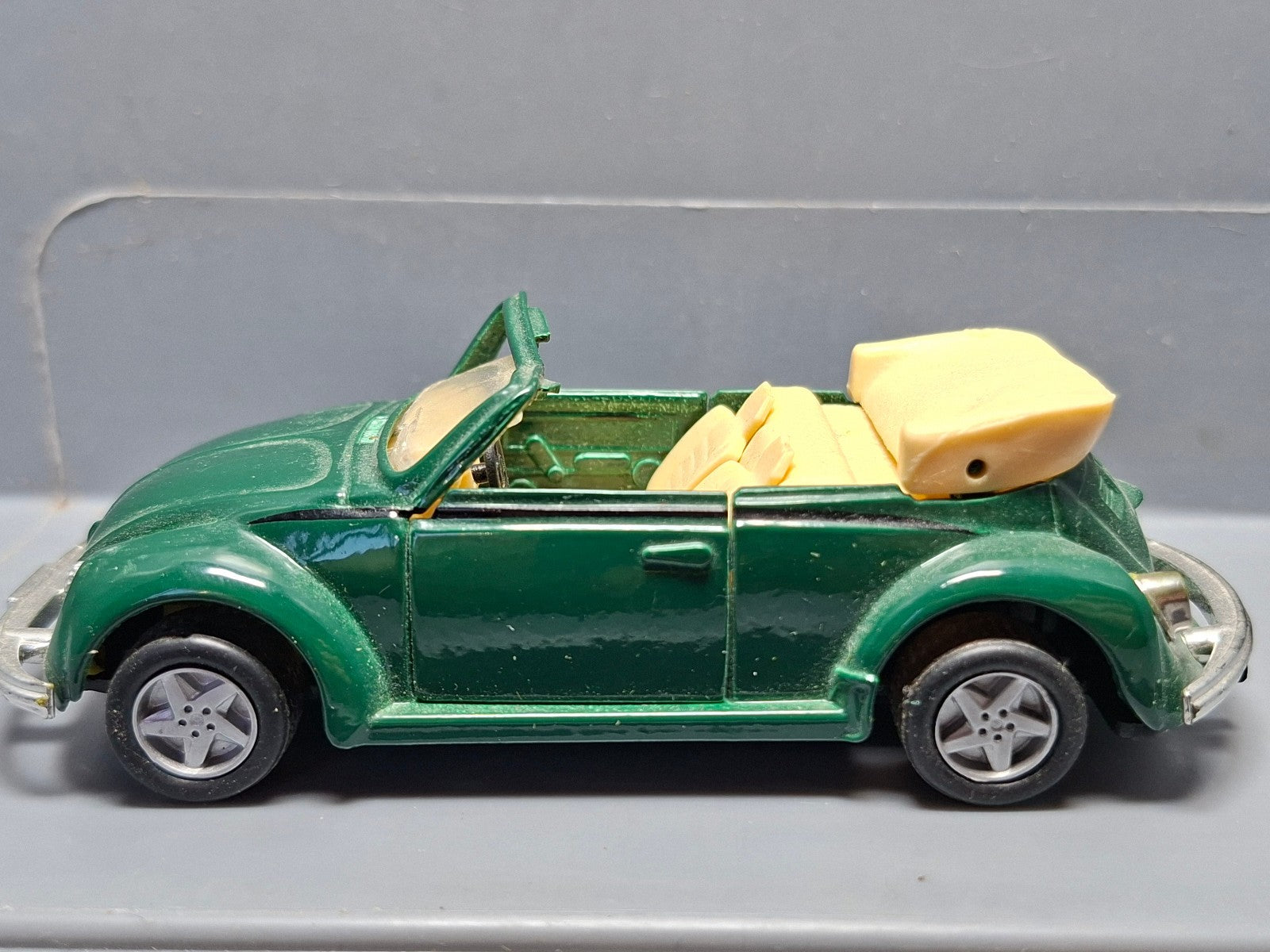 Maisto Volkswagen Beetle  (NP03)