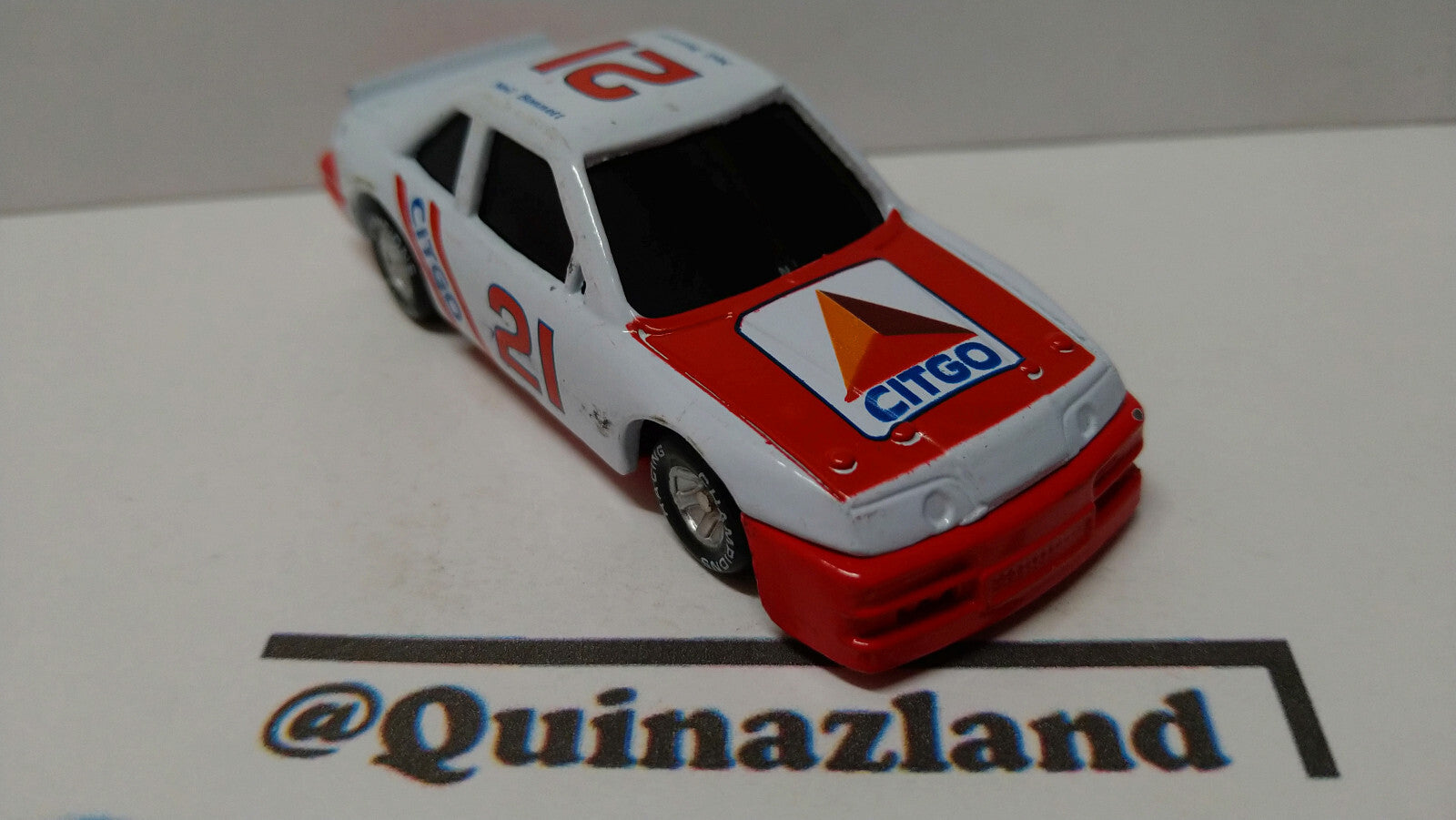 Racing champions Stock car  Ford thunderbird Neil bonnett (A10)