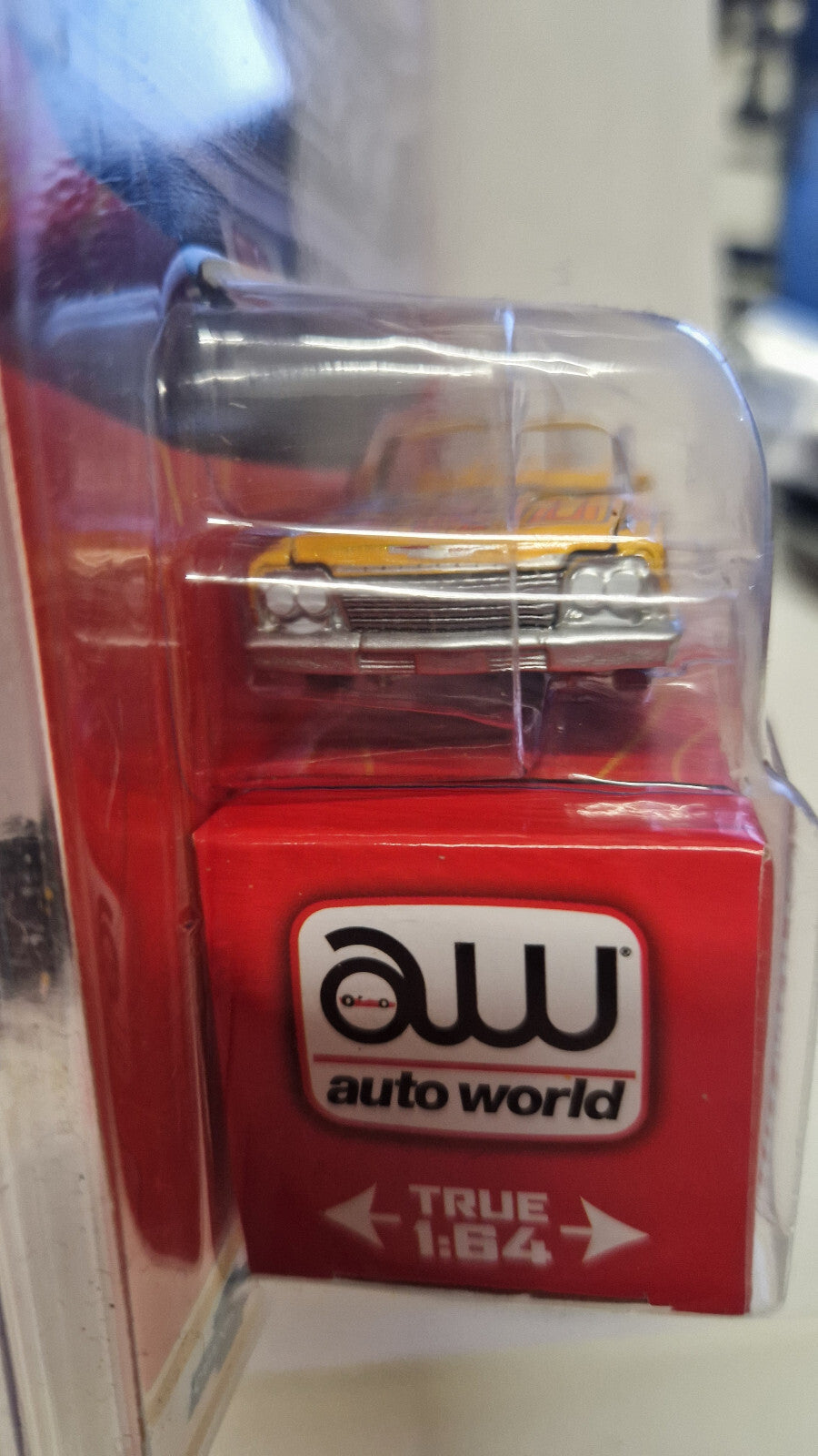 Auto World Custom Lowriders 1962 Chevy Impala SS Convertible  4800pcs (NG73)