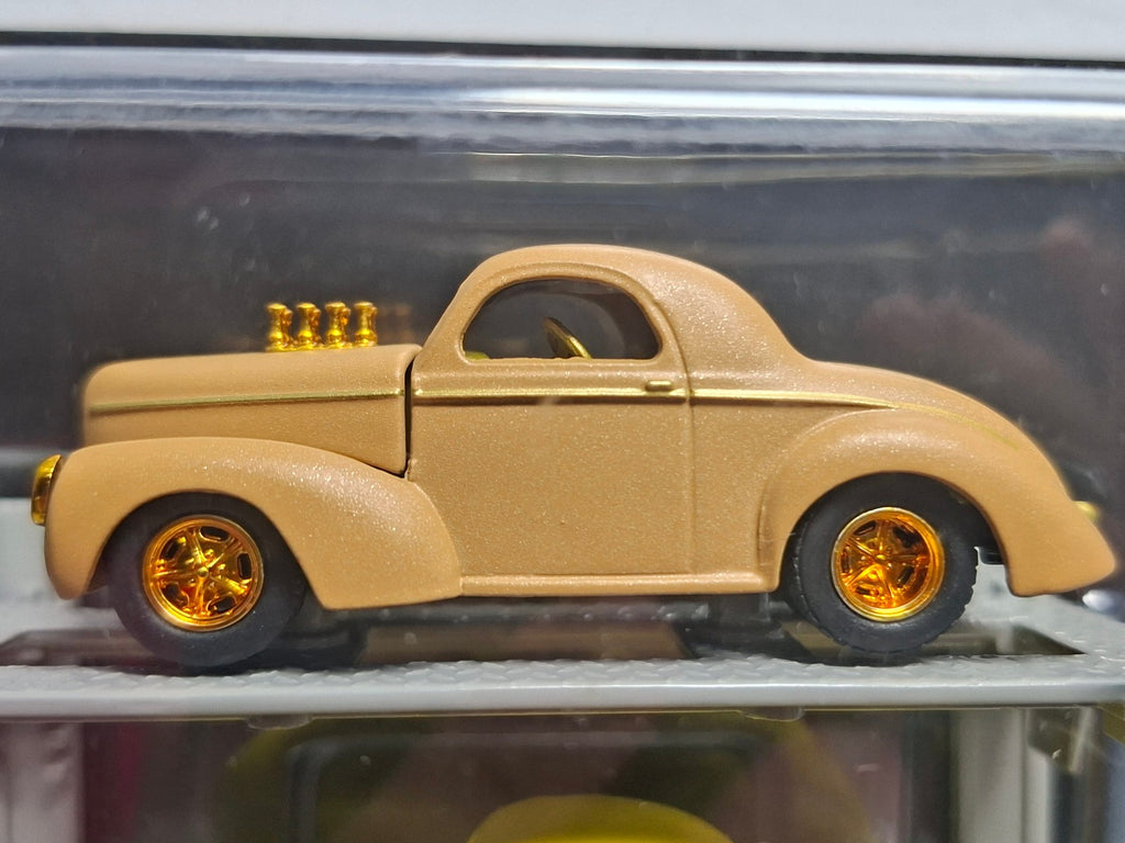 M2 Machines Auto Lift Pack 1941 Willys Coupe Chase (NG38)