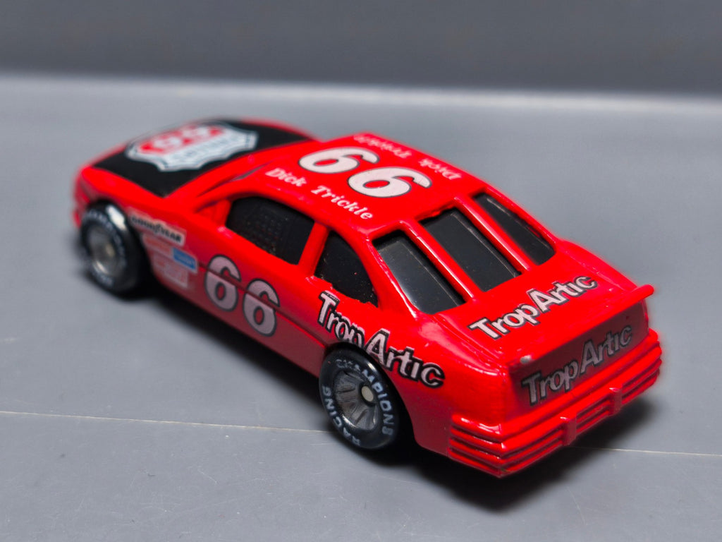 Racing champions  stock car Pontiac grand prix dick trickle (A08)