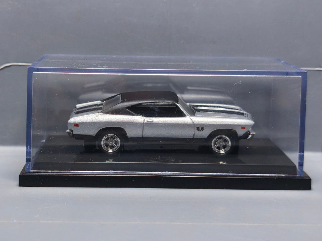 Hot Wheels 2001 100% 1969 chevelle   (CP11)