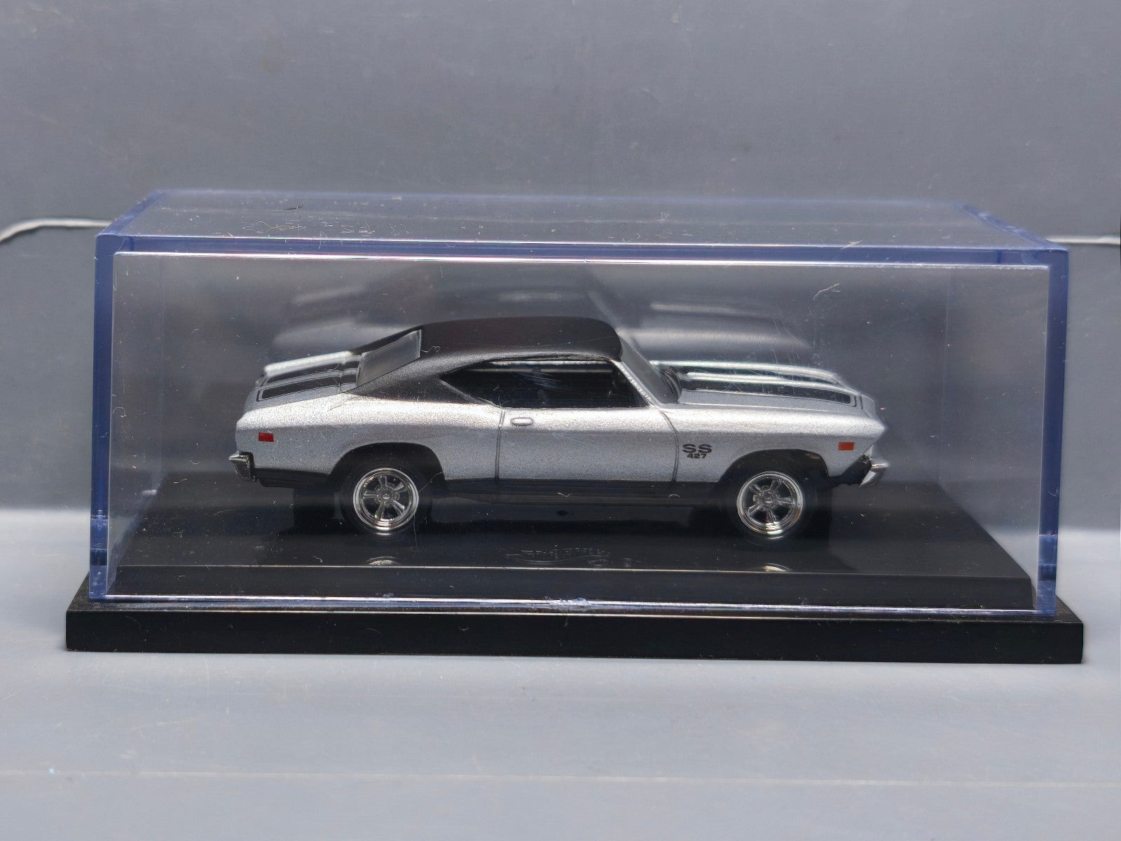 Hot Wheels 2001 100% 1969 chevelle   (CP11)