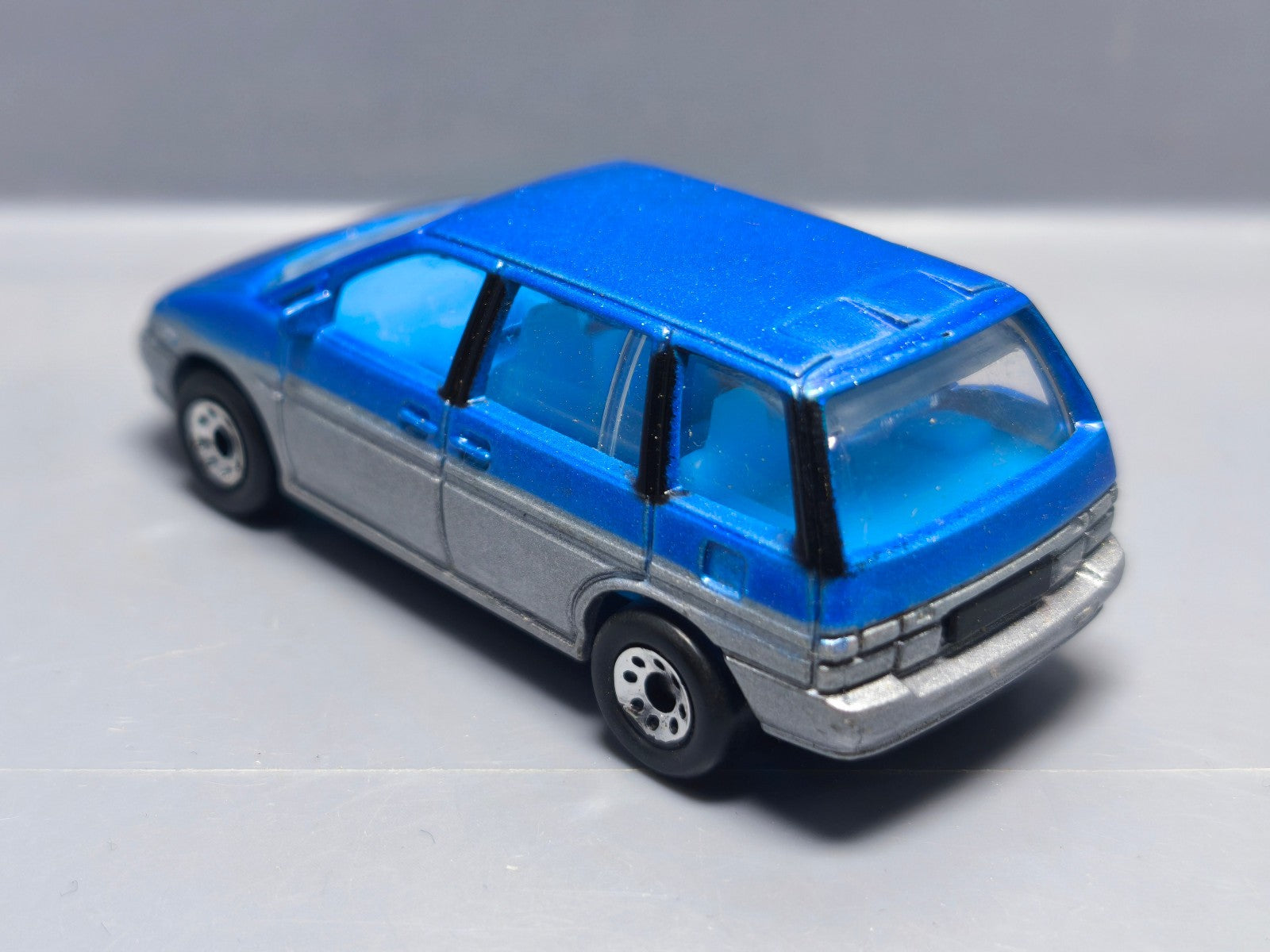 Matchbox 1987 mainline  Nissan prairie      (A20)