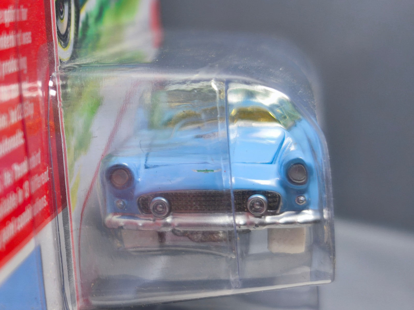 Johnny Lightning Classic Gold 1956 Ford Thunderbird Chase   (NG52)