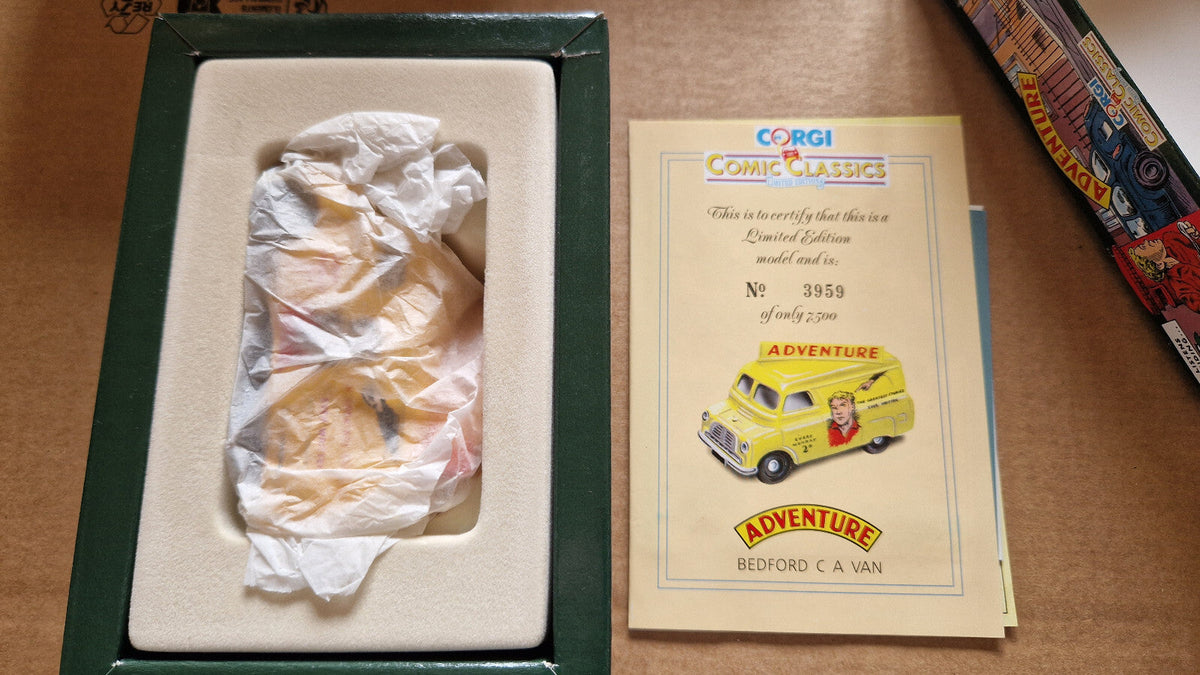 Corgi 1/43 Comic classics Bedford C A van limitée à 7500 exemplaires  (CT05)