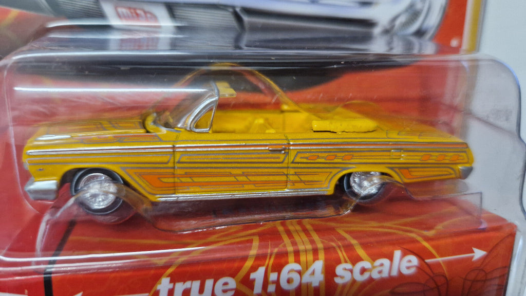 Auto World Custom Lowriders 1962 Chevy Impala SS Convertible  4800pcs (NG73)