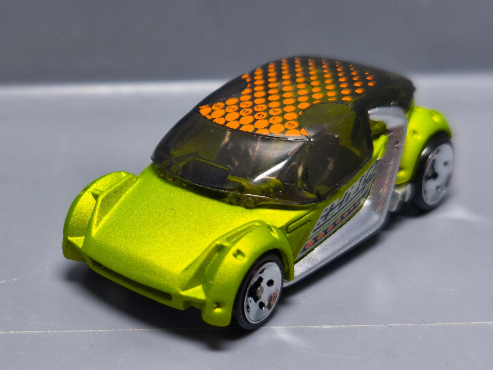 Hot Wheels First Editions HI I.Q 2004-032  (A30)