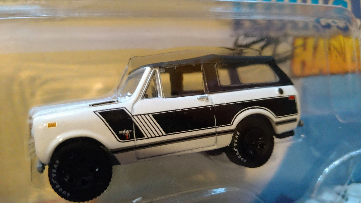 Johnny Lightning Pack Hulls & Haulers 1969 International Scout II (CT02)