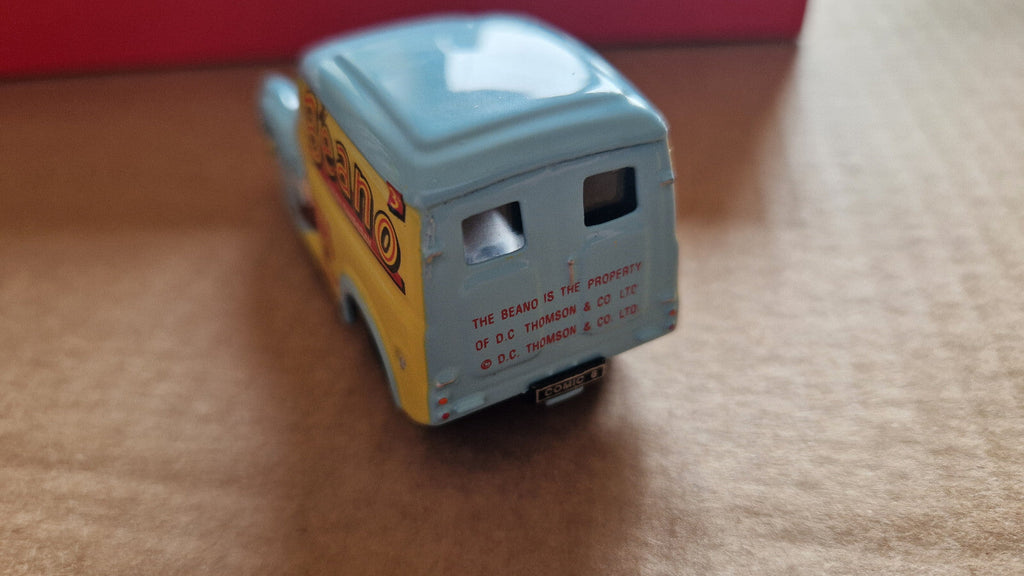 Corgi 1/43 Comics classics limitée à 8000 exemplaires Morris 1000 van  (CT06)