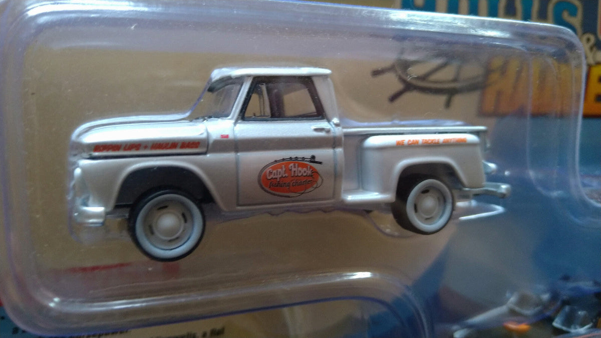 Johnny Lightning Hulls & Haulers 1965 Chevy Stepside Pickup & Boat Chase (CT03)