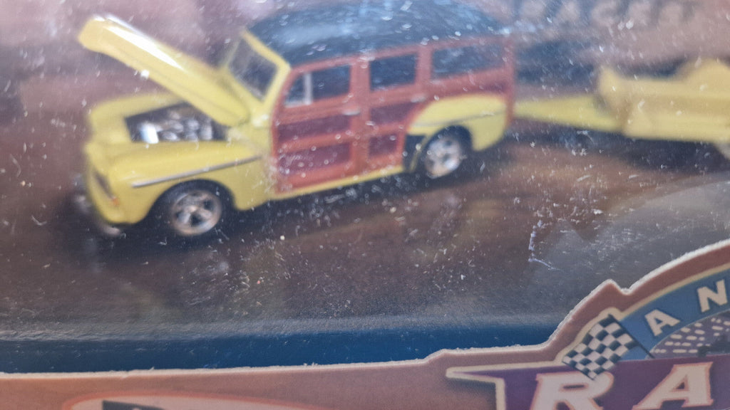Hot wheels 2000 night at the race 48 Ford woodie, sprint car et trailer (CT08)