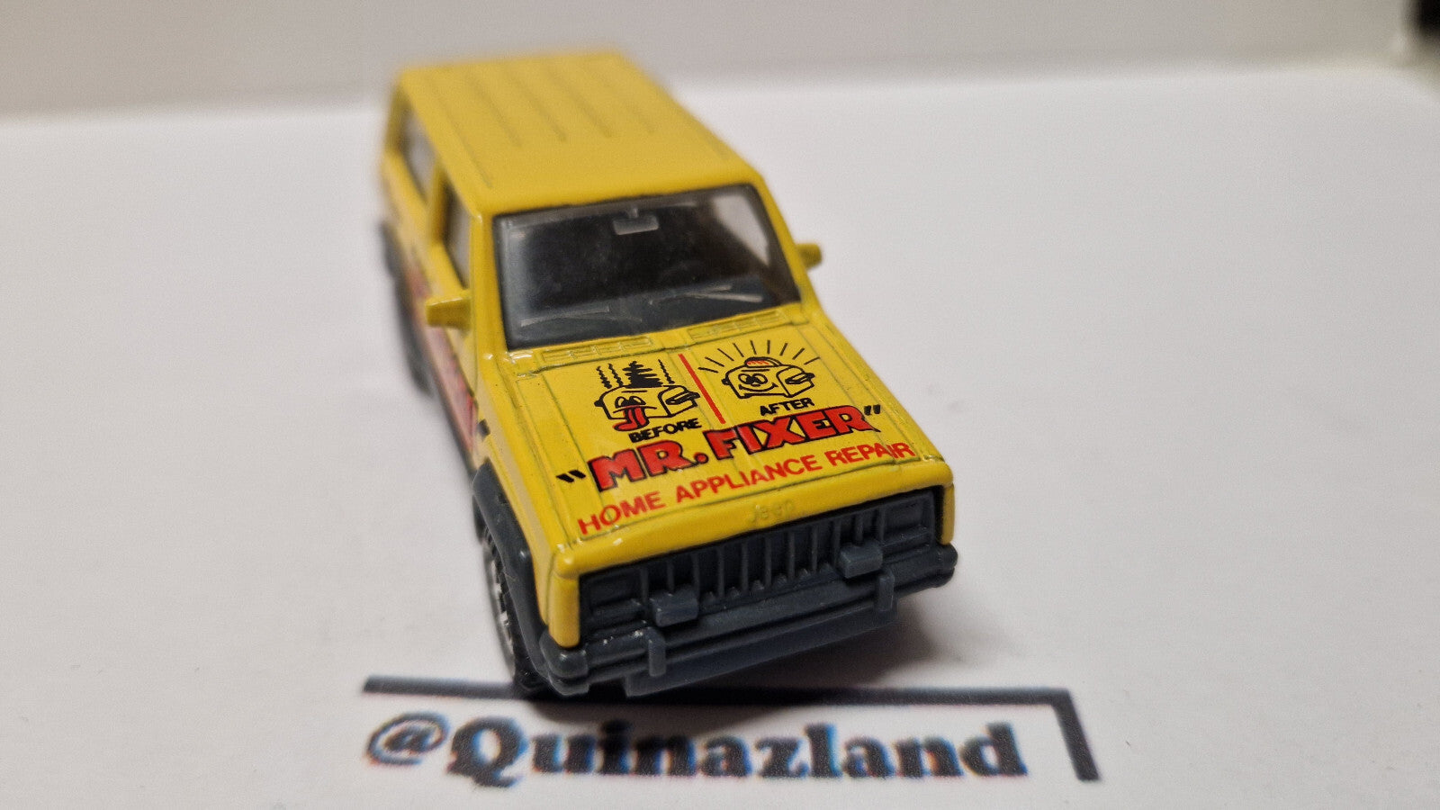Matchbox 1988 mainline  Jeep cherokee  version  base brillante   (A31)