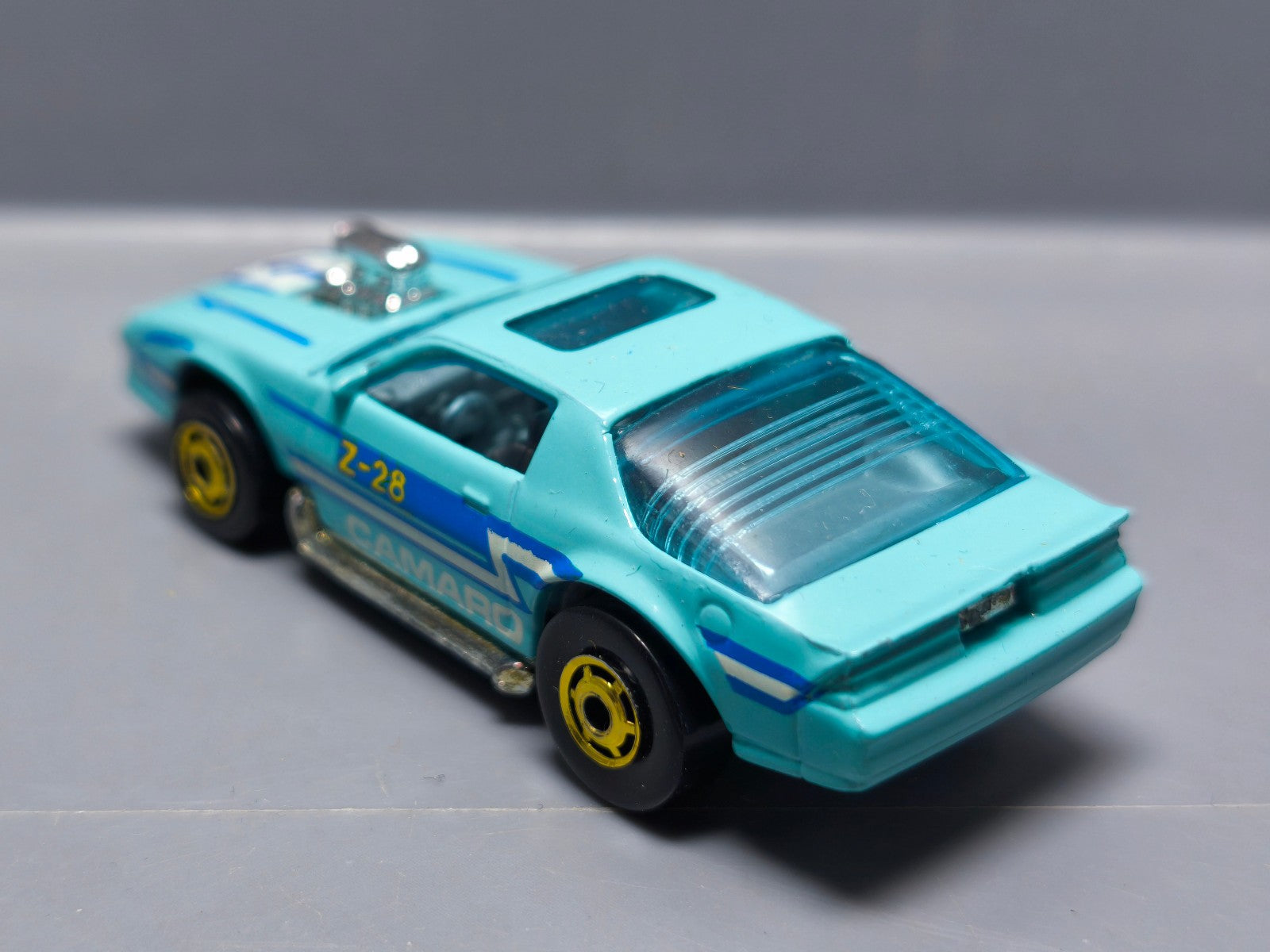 Hot Wheels 80's Camaro 1990 avec déco sur capot HO  (A21)