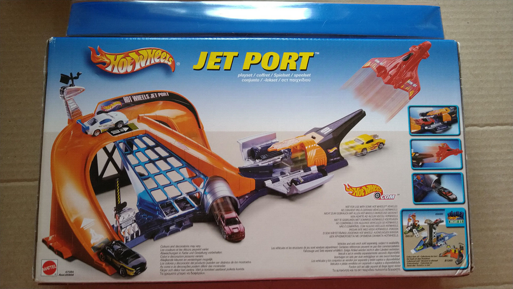 Hot Wheels 2004 jet port     (Cart)