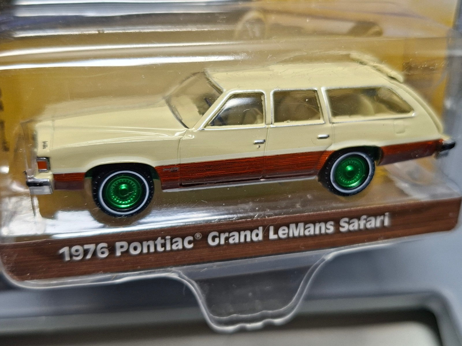 Greenlight Estate Wagons '76 Pontiac  leMans Safari Chase Green Wheels (NG23)
