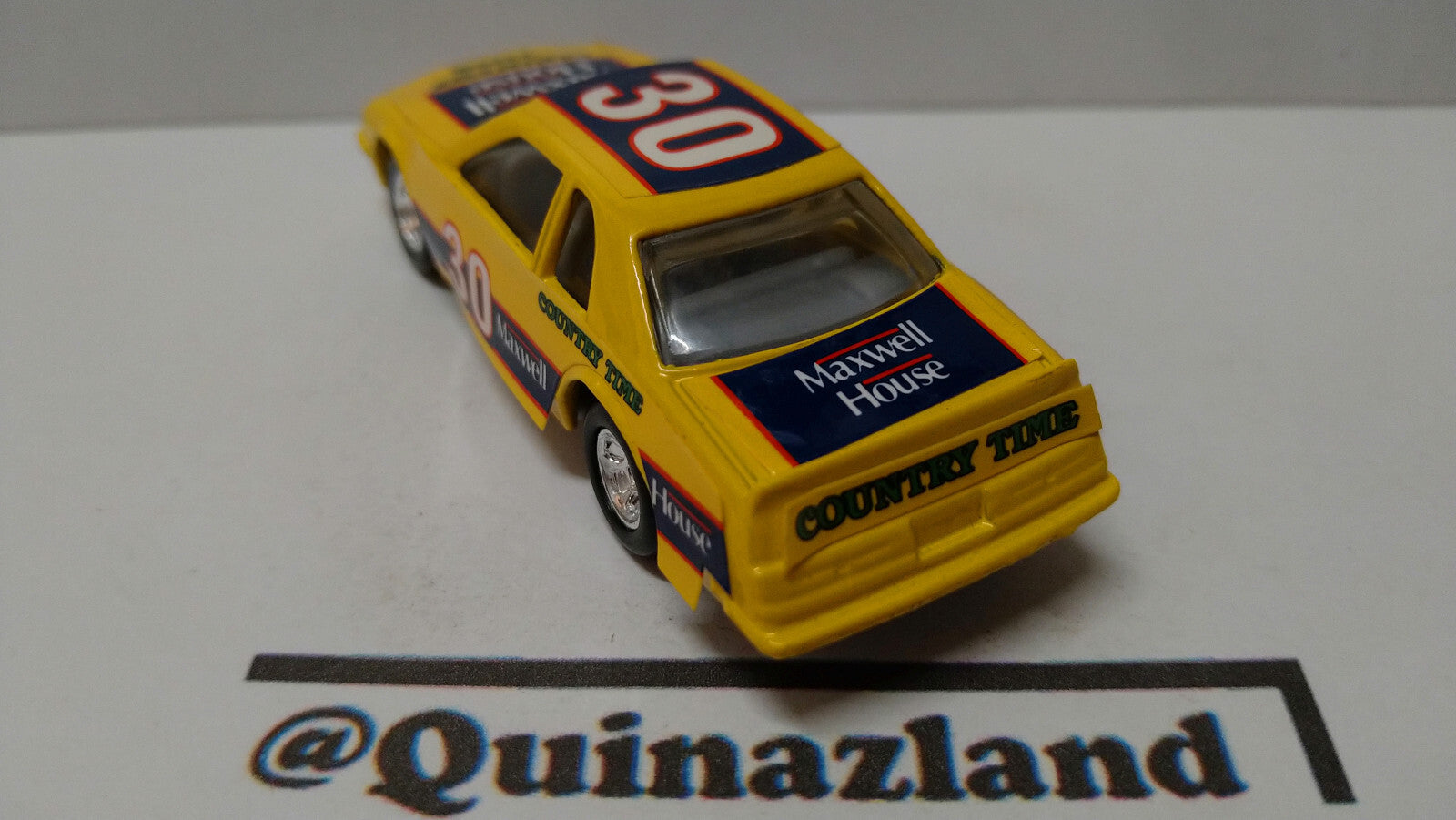 ERTL 1990 Nascar Ford thunderbird country time   (A10)