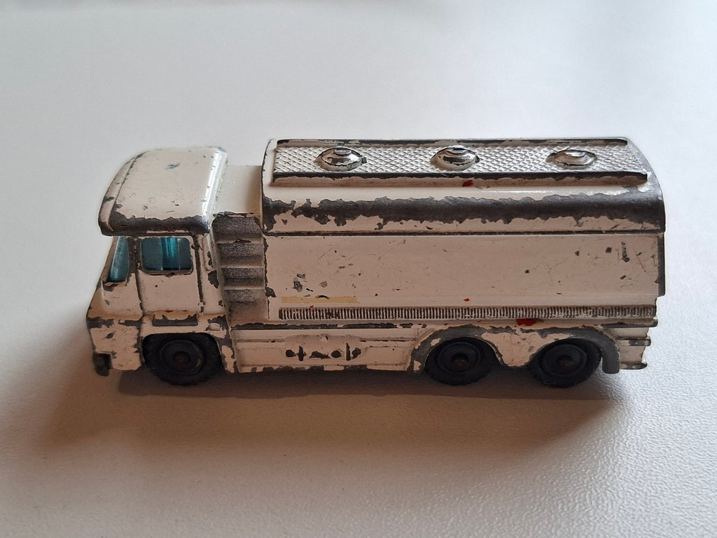 Husky Husky  Tanker   (A06)