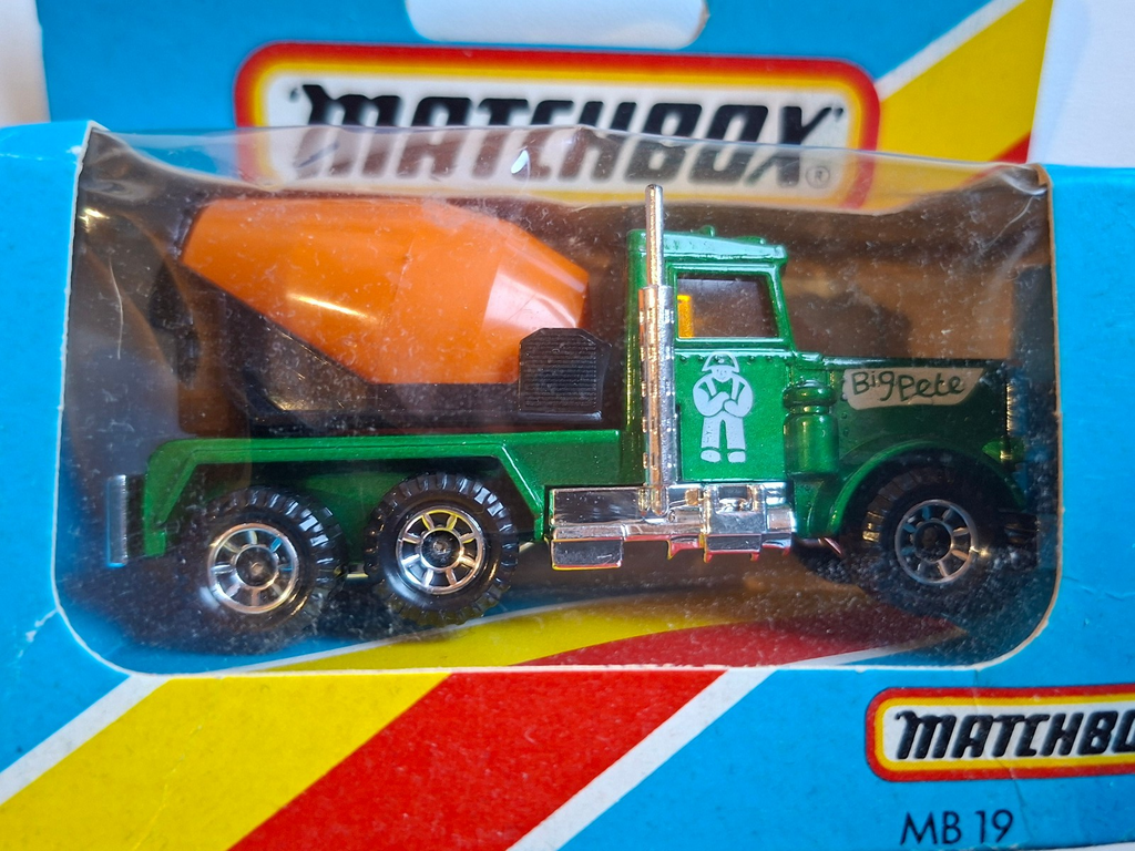 Matchbox 1982 mainline  Peterbilt cement mixer version homme blanc (NP31)