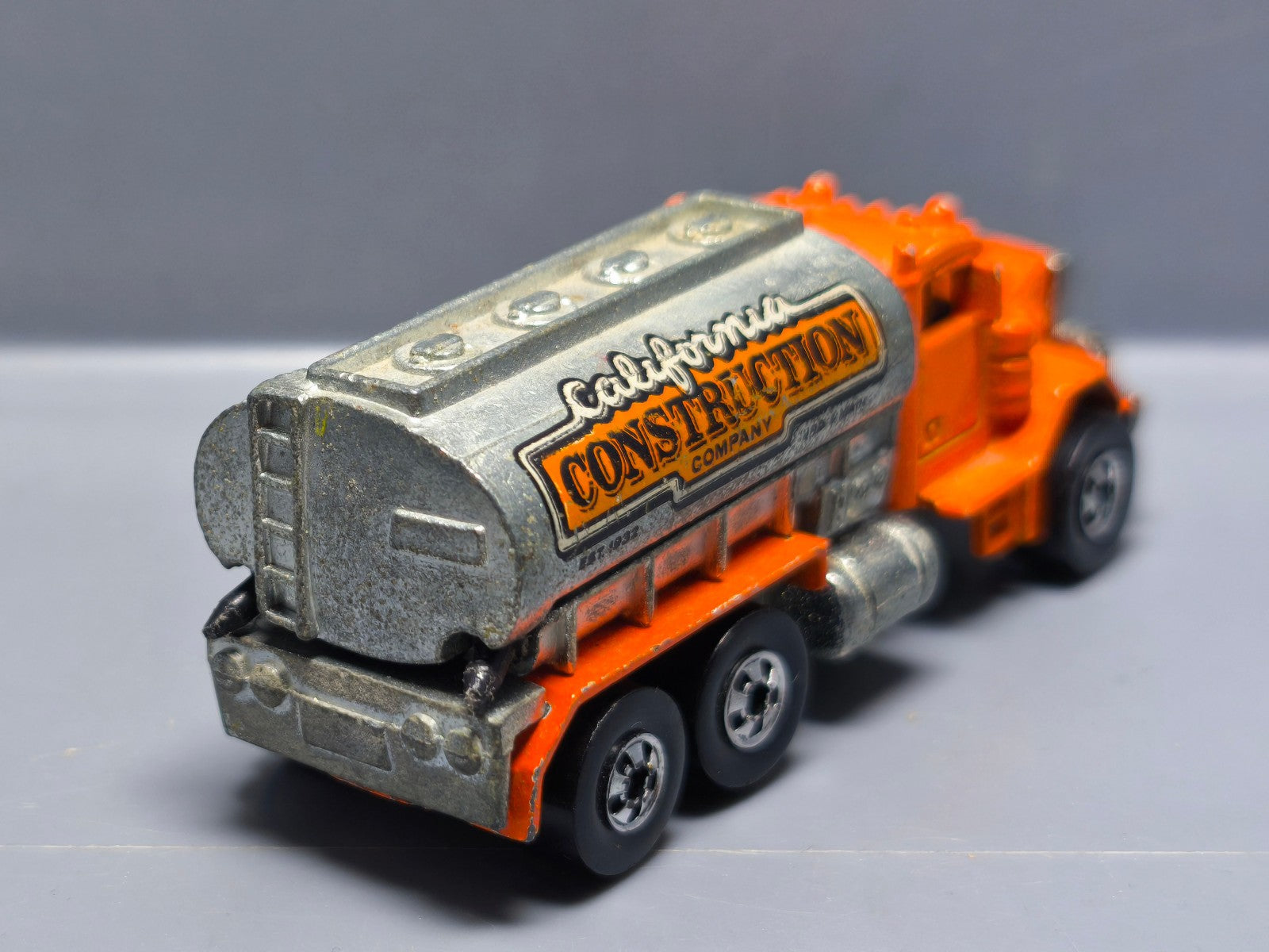 Hot Wheels Peterbilt tank truck 1981 workhorses hong kong  (A18)
