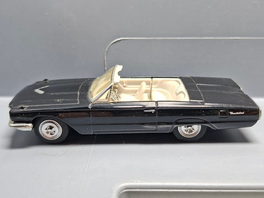 K-Line Kruisers 1966 ford thunderbird plastique de la boite ce décolle (NG09)
