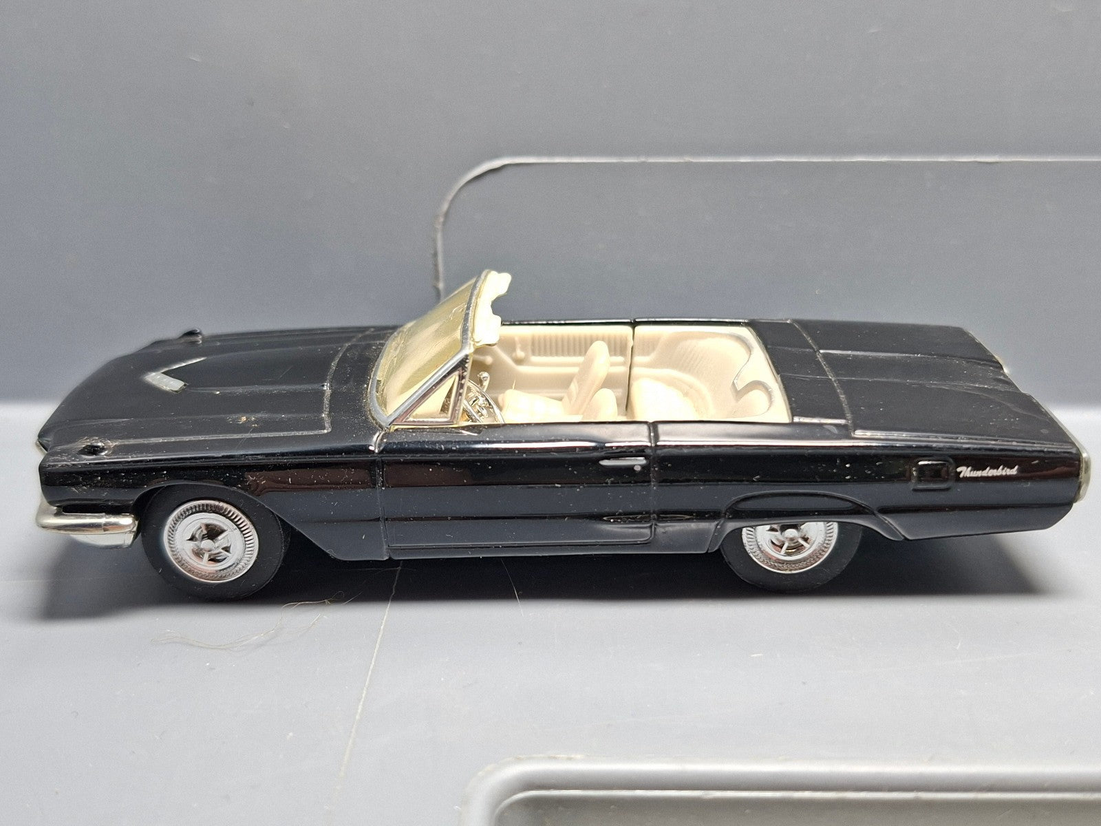K-Line Kruisers 1966 ford thunderbird plastique de la boite ce décolle (NG09)