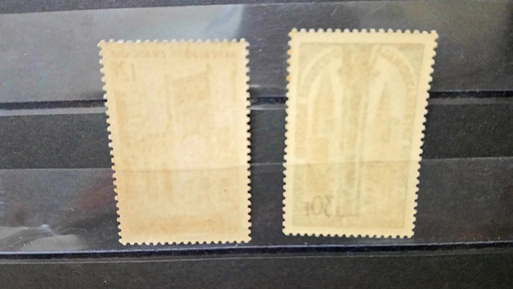 lot 2 Timbres France 12f Jumièges 30f Tournus 1954