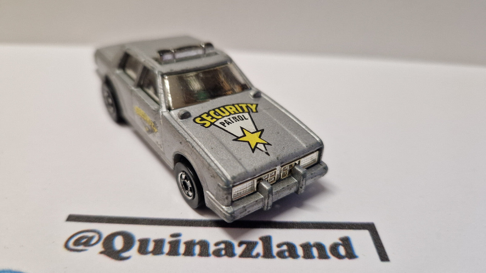 Hot wheels  1986 flipouts  Fliproarin security patrol   (A02)
