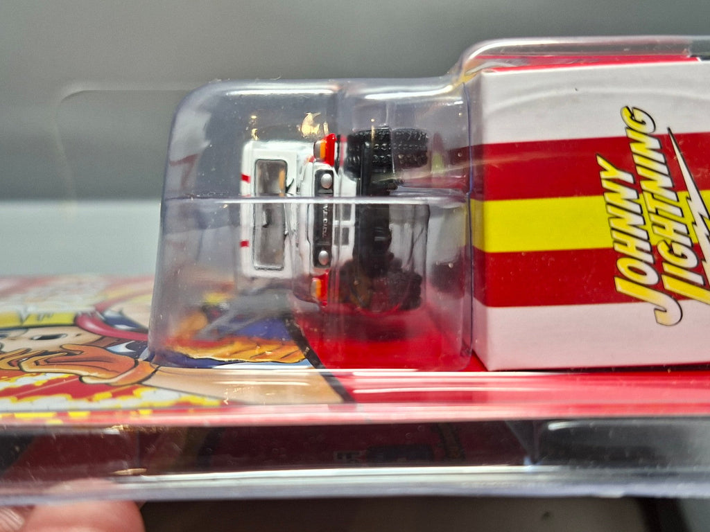 Johnny Lightning 1980 Toyota Land Cruiser Speed Racer #5 (NG39)