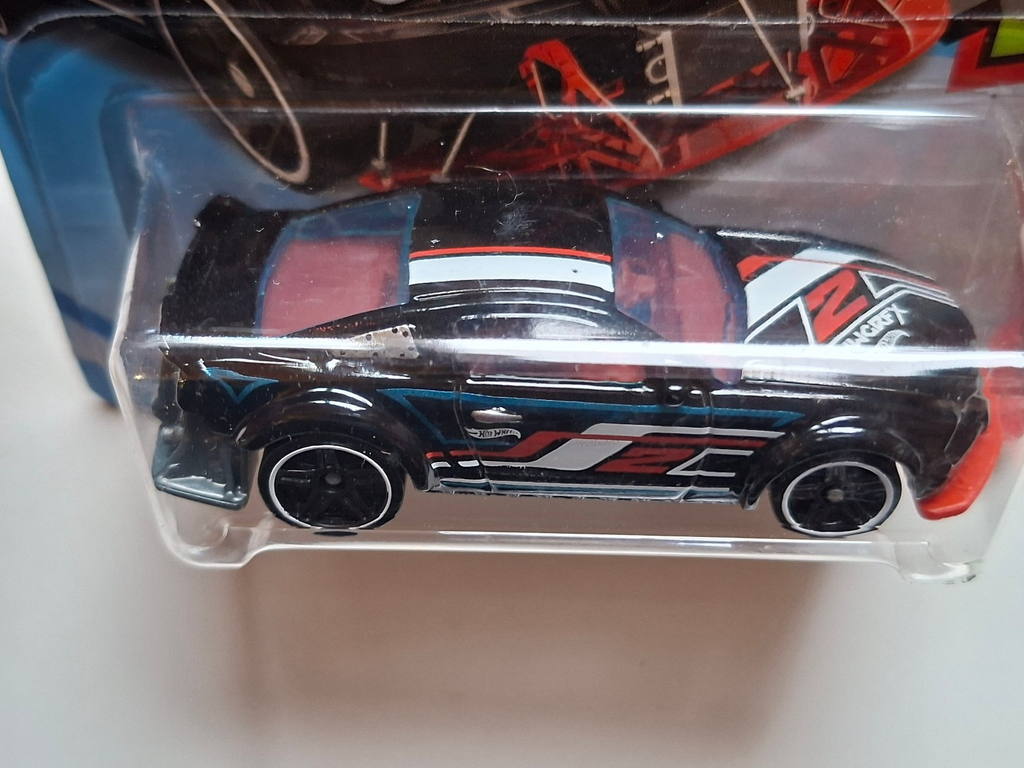Hot Wheels 2005 Ford mustang  2019-044 (DV013)