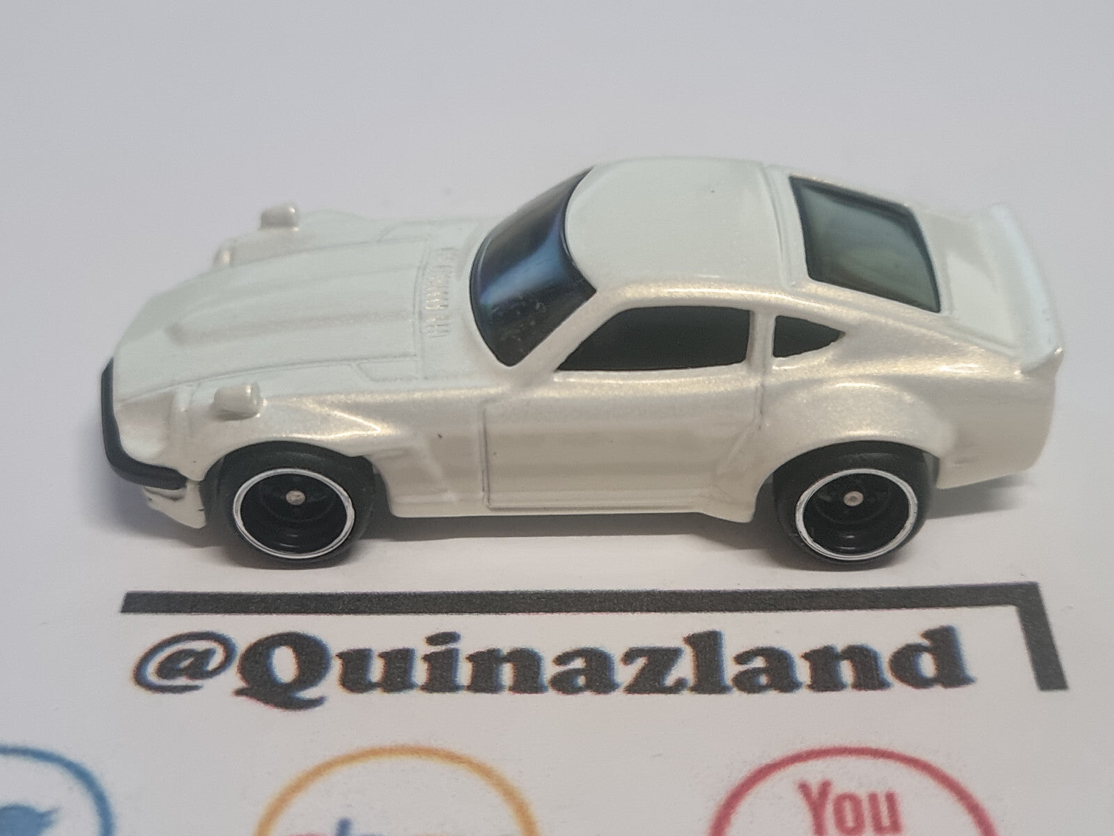 Hot Wheels Cars & donuts  Custom datsun 240z (A07)