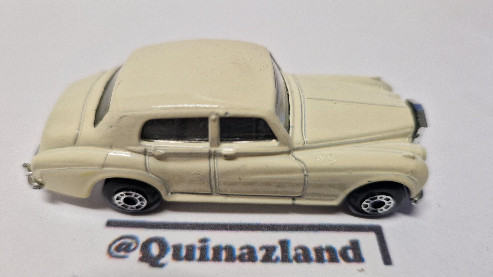 Matchbox 1982 mainline  Rolls royce silver cloud II version crème   (A06)