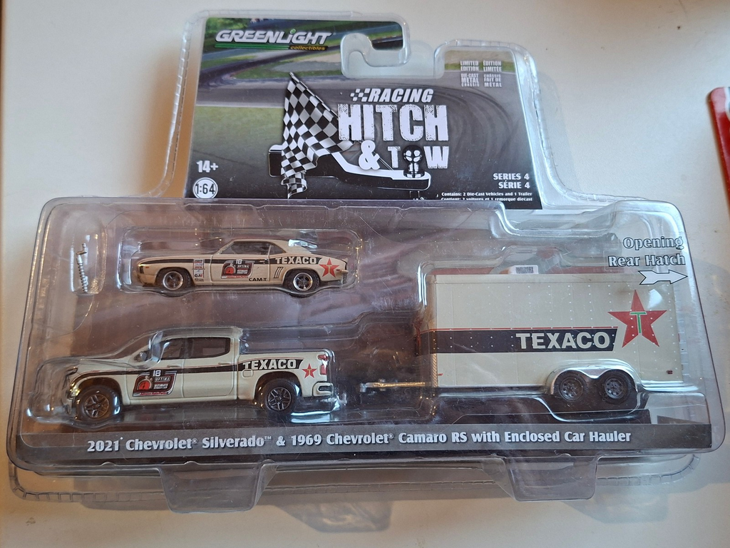 Greenlight 2021 Chevrolet Silverado and 1969 Chevrolet Camaro RS Texaco   (C12)
