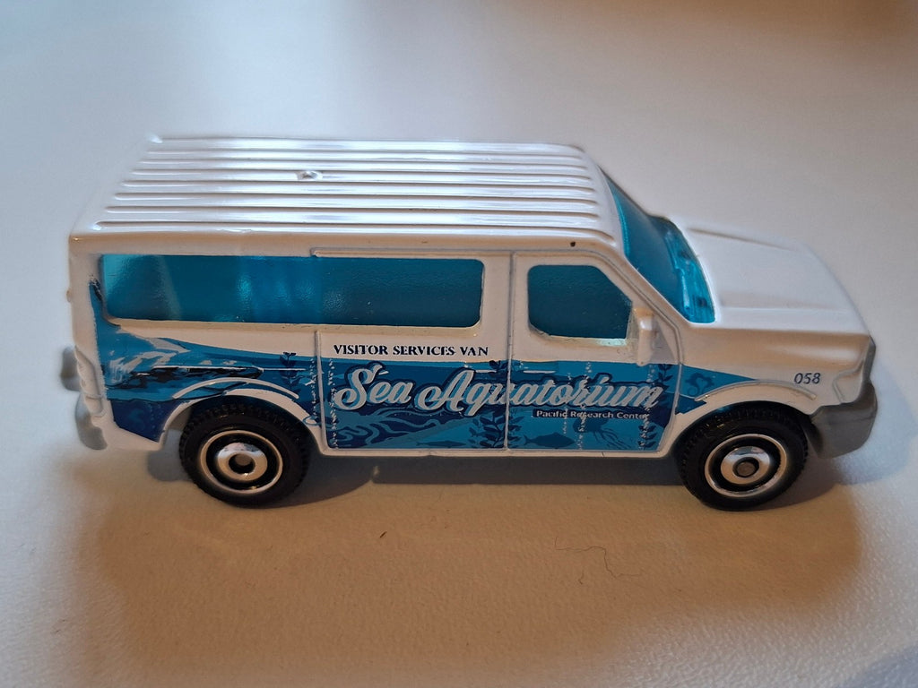 Matchbox Nissan NV van 2020-083 (A09)