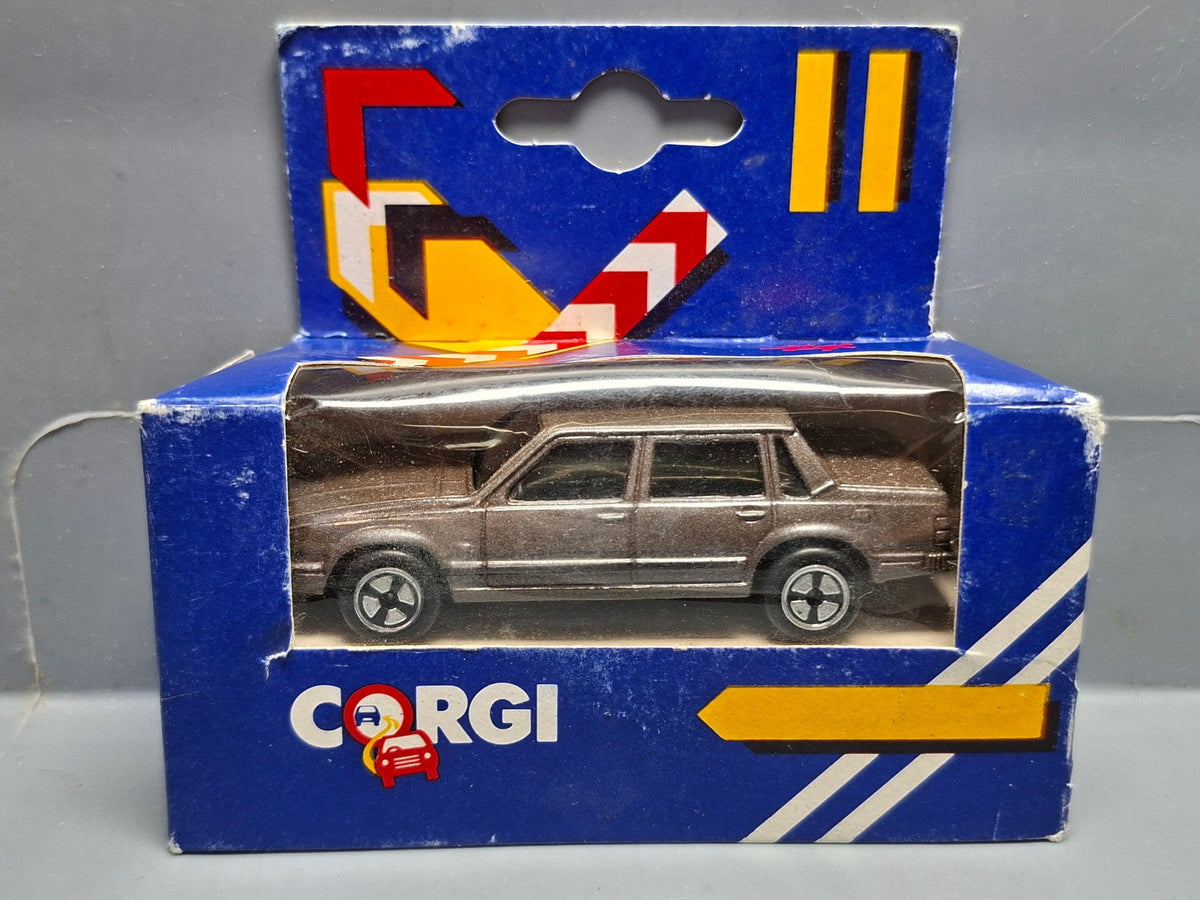 Corgi Volvo 760 saloon boite et bulle abimées  (NP14)