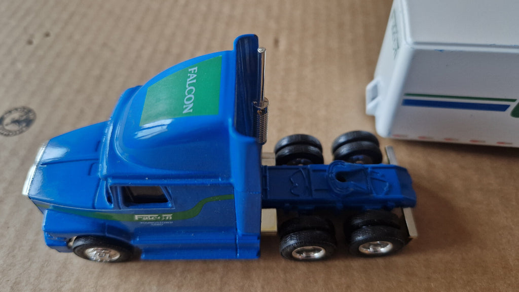 ERTL White GMC aero integral Falcon (NP25)