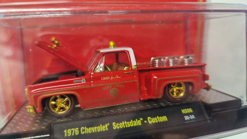M2 Machines Chief Low Flame SBFD '76 Chevrolet Scottsdale  Chase 750 pcs  (NG54)