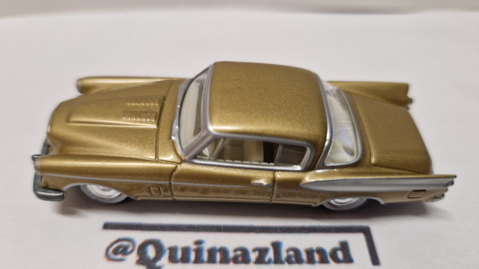 Johnny Lightning 2004 hot rods magazine  1947 studebaker golden Hawk  (A04)