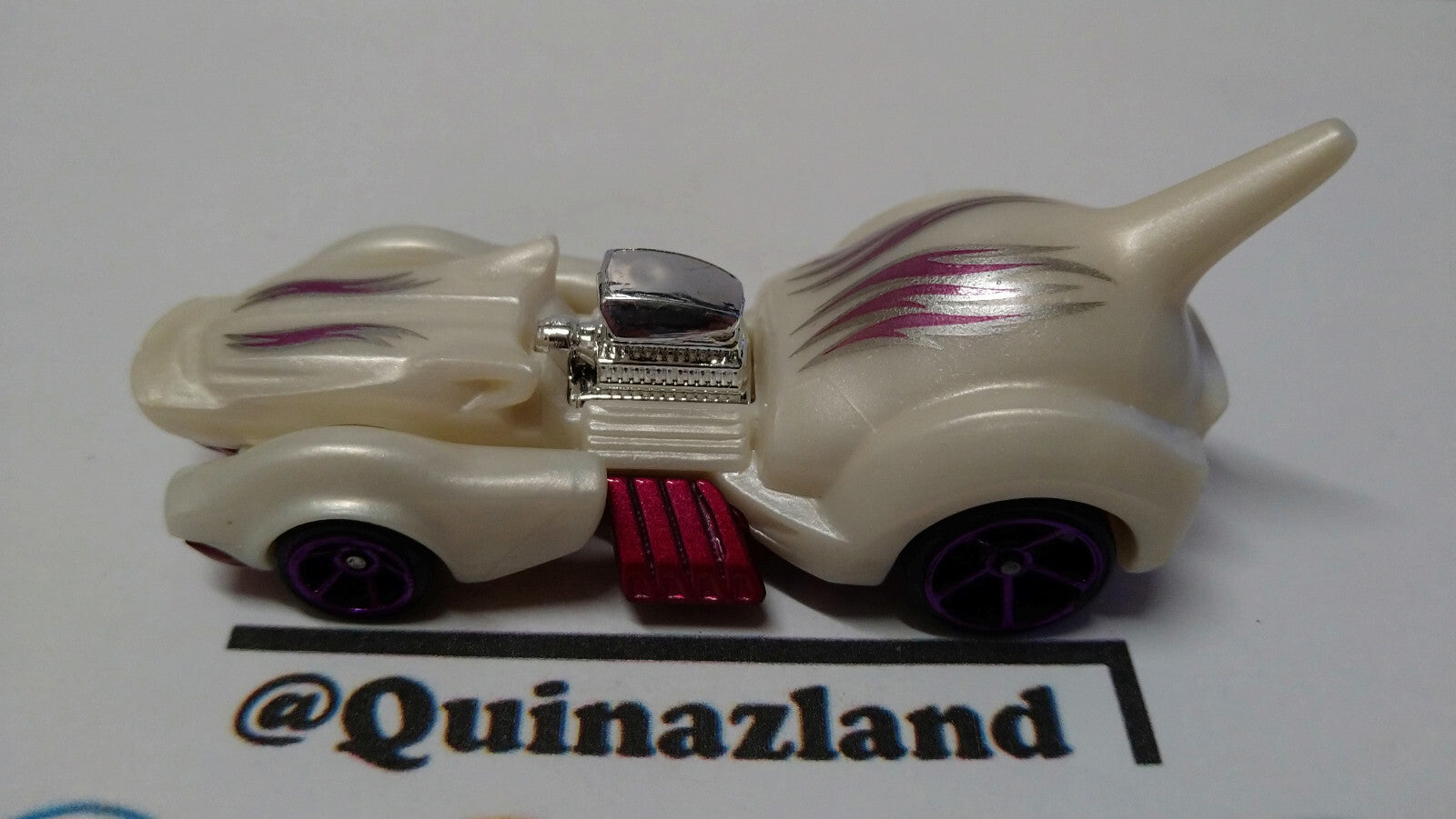 Hot Wheels Purrfect Speed 2017-123   (A21)