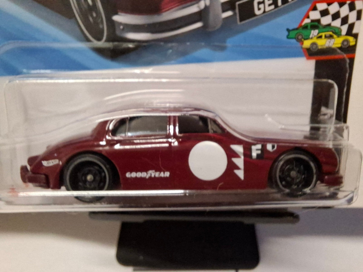 Hot Wheels Jaguar MK1  2025-075  (NP10)