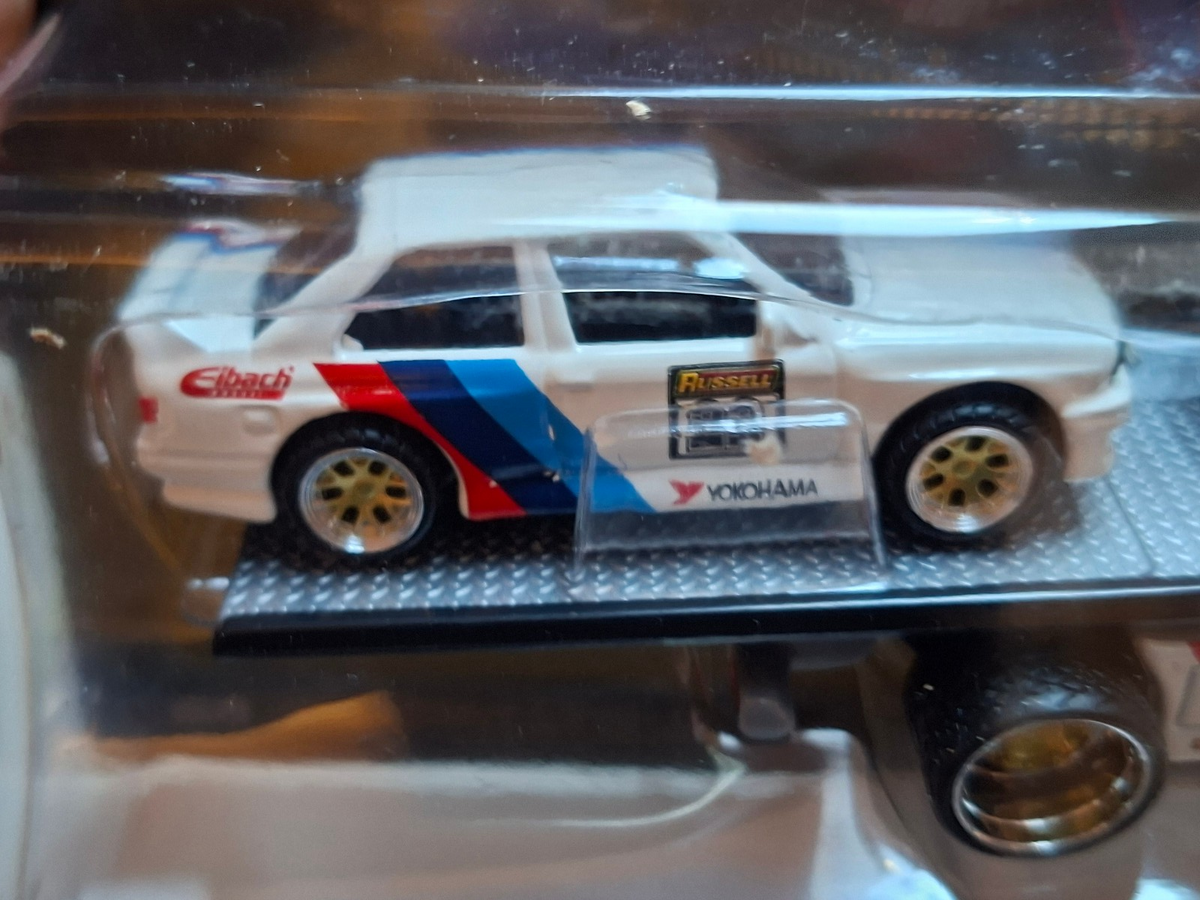 Maisto Design 1988 Maisto Flatbed - BMW M3 E30 #22, white/blue/red (CT06)
