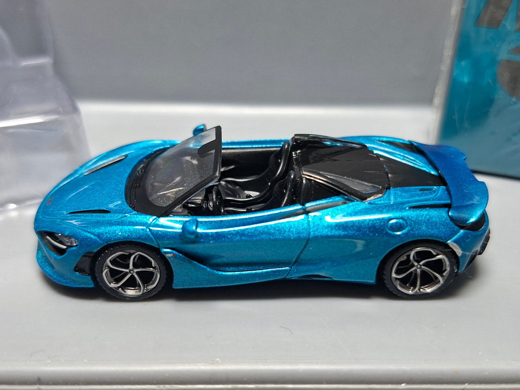 Mini GT McLaren 750S Spider Belize Blue n° 812 (CP20)
