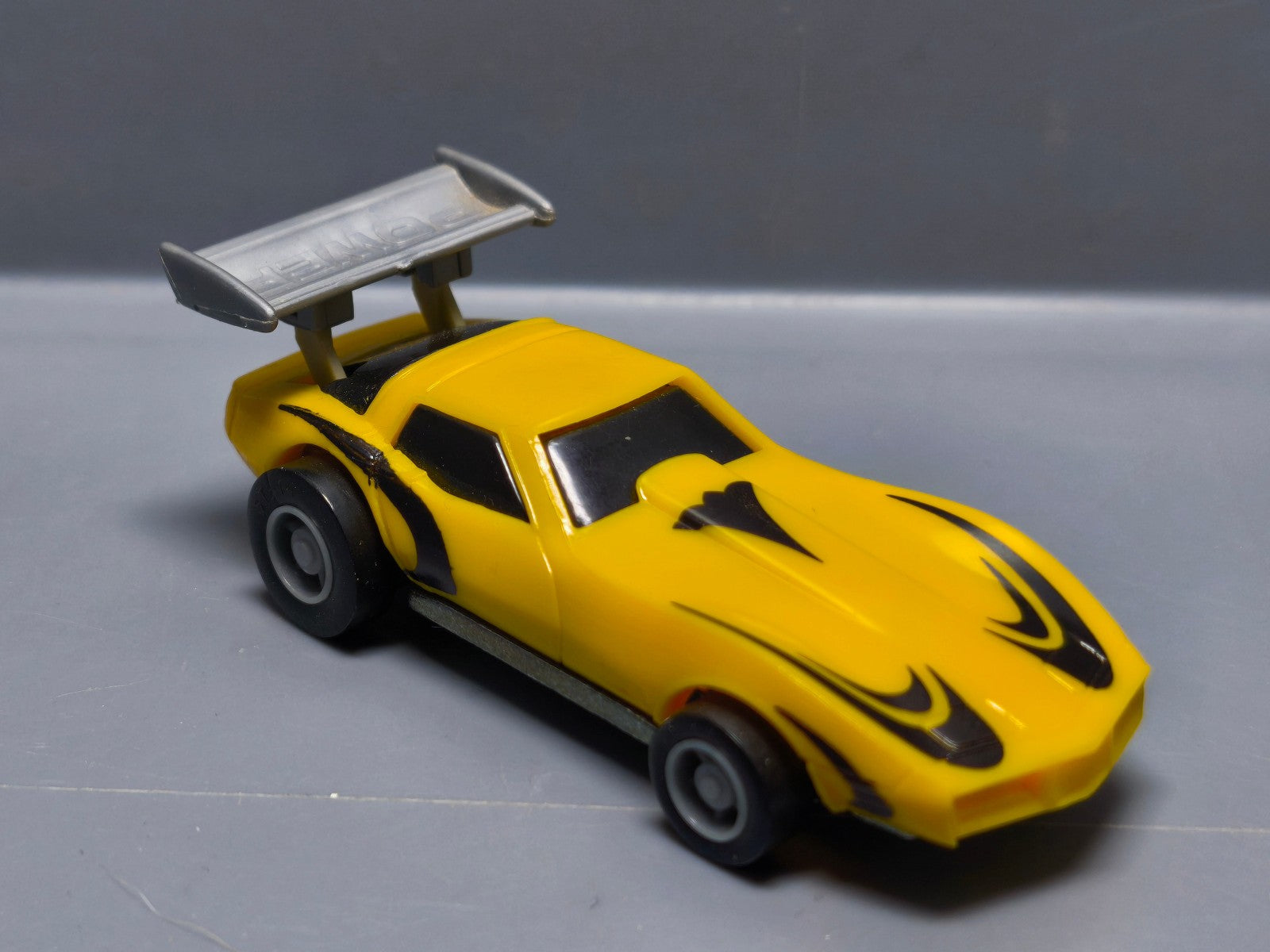 Hot Wheels 1982 Corvette Stingray Power Command Racers 1990  (A12)