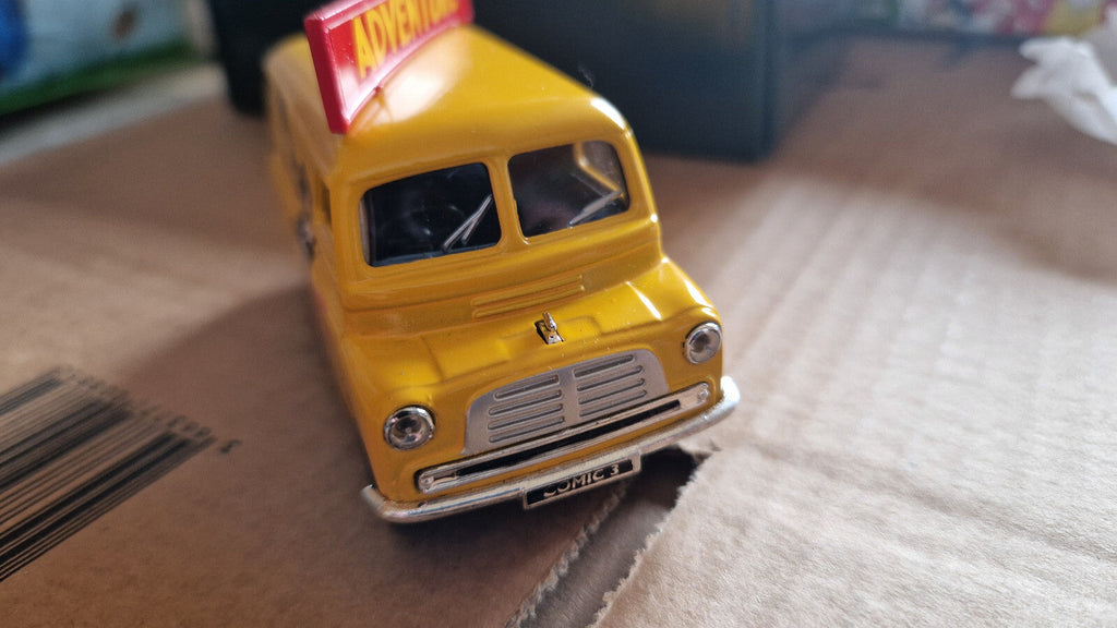 Corgi 1/43 Comic classics Bedford C A van limitée à 7500 exemplaires  (CT05)