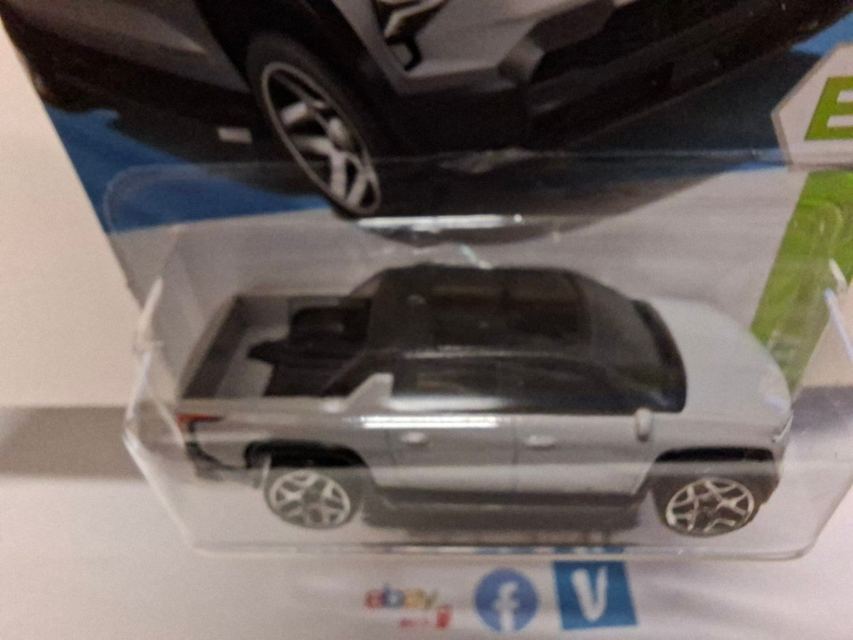Hot Wheels Silverado EV RST  2025-086 (NP15)
