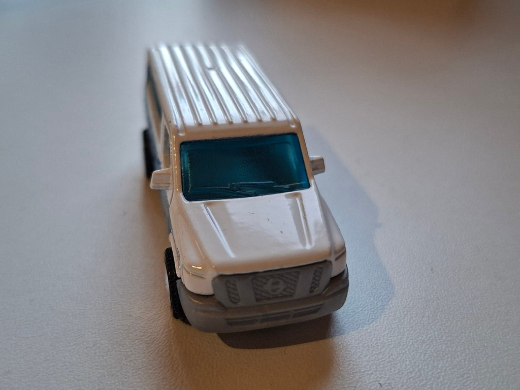 Matchbox Nissan NV van 2020-083 (A09)