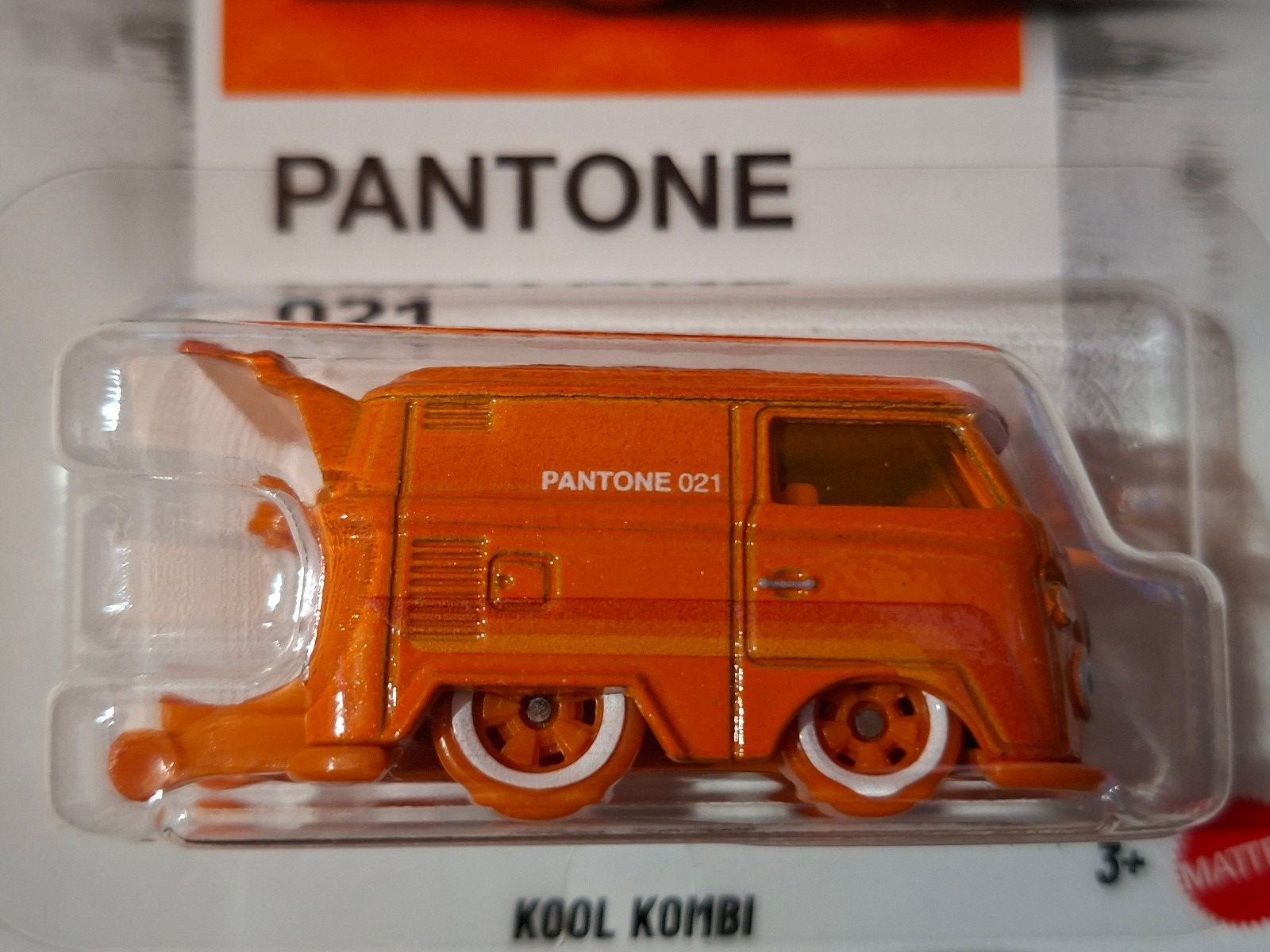 Hot Wheels 2026 Pantone Mix A Volkswagen Kool Kombi    (NP29)