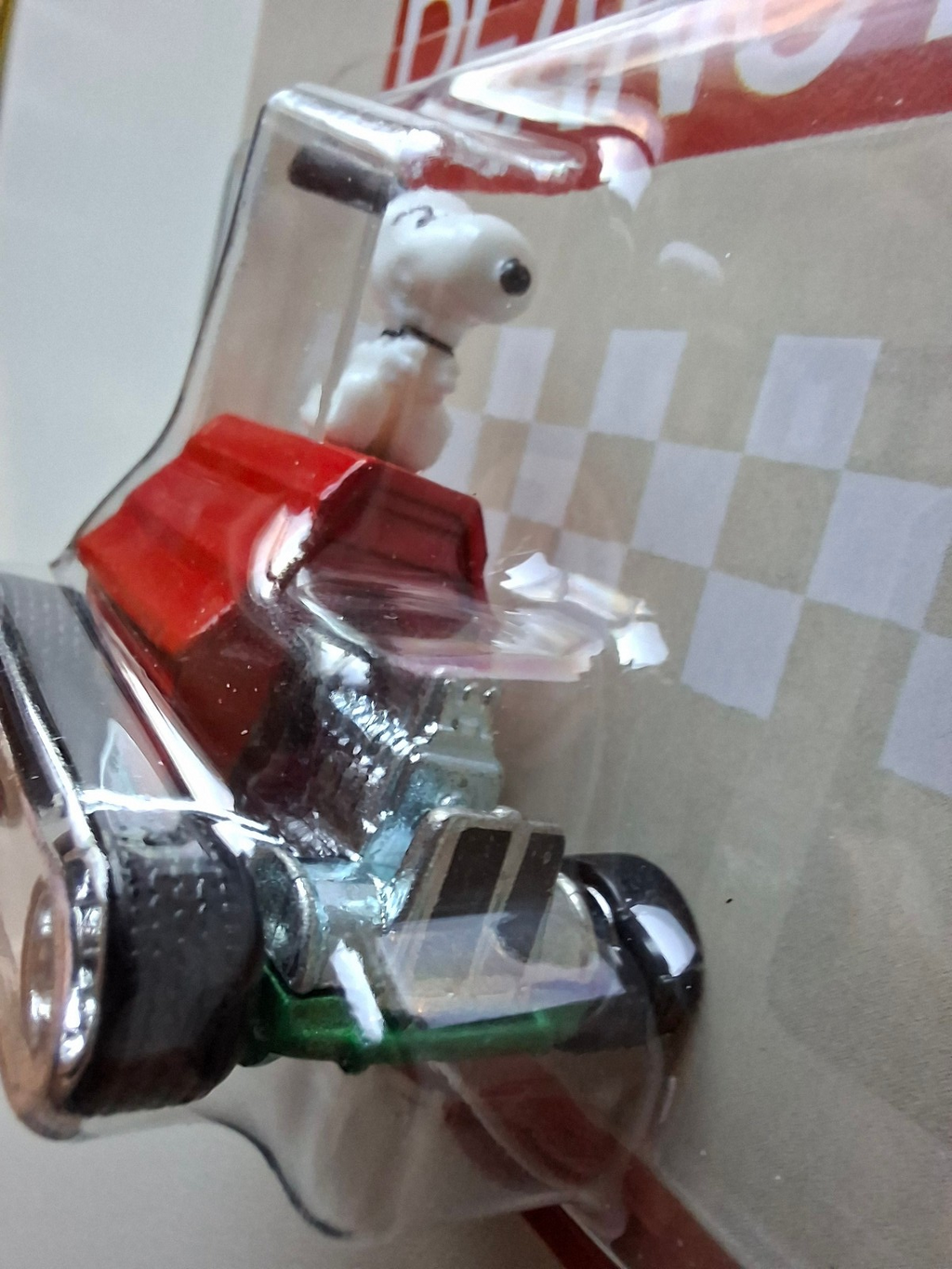 Hot Wheels Peanuts  Snoopy     (NG34)